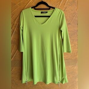 Sympli V-Neck 3/4 Sleeve Zipper Accent Tunic 
Size 6